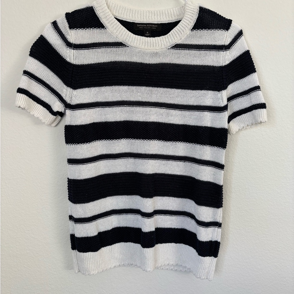 Banana Republic 100% Italian Linen knit Black White short sleeve scalloped edge
